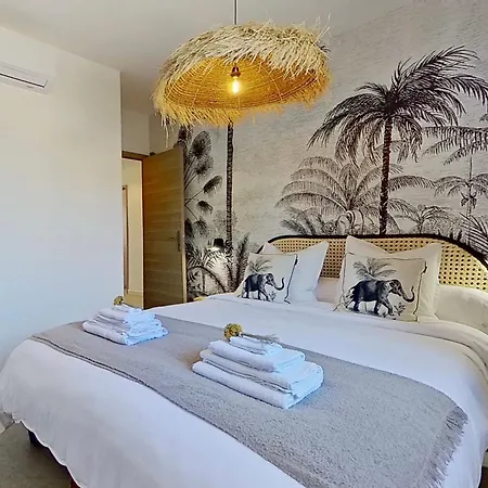 La Genevieve, Maison 6 Personnes Avec Piscine 别墅