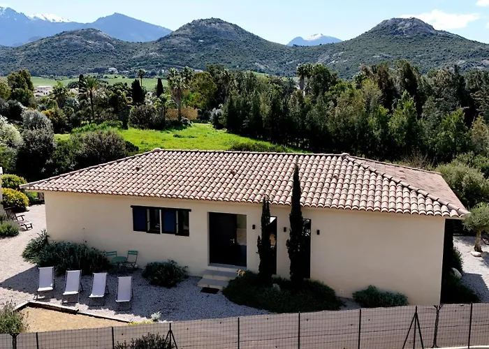 La Genevieve, Maison 6 Personnes Avec Piscine Vila