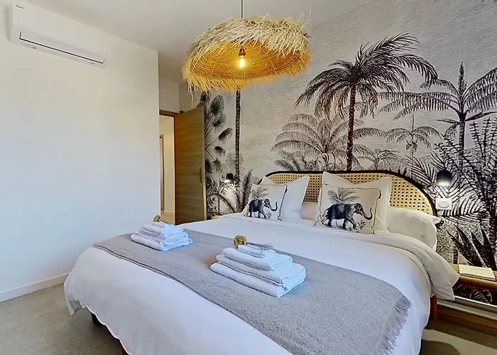 La Genevieve, Maison 6 Personnes Avec Piscine Vila