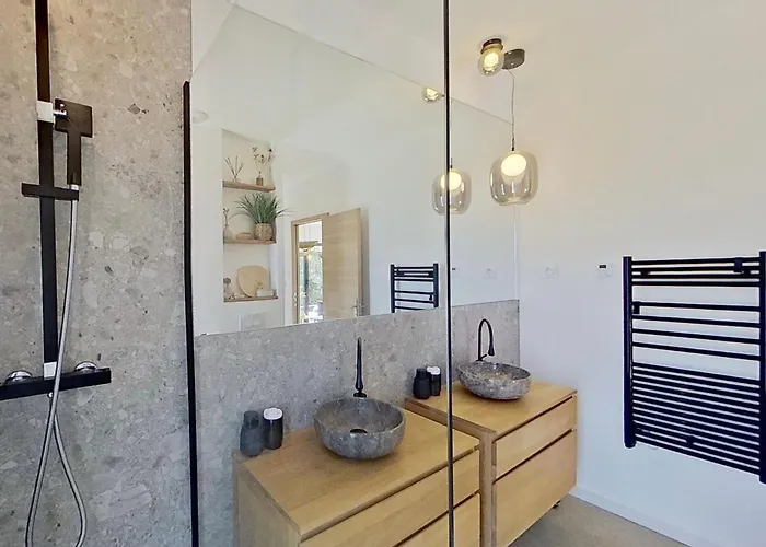 La Genevieve, Maison 6 Personnes Avec Piscine Vila