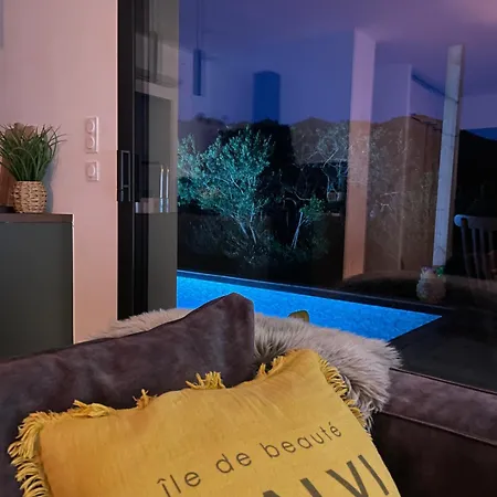 La Genevieve, Maison 6 Personnes Avec Piscine Vila