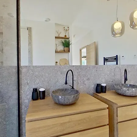 La Genevieve, Maison 6 Personnes Avec Piscine Willa