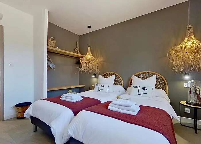 La Geneviève, Maison 6 Personnes Avec Piscine *